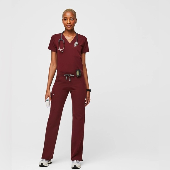 Figs Pants - FIGS Technical Collection Kade Cargo Scrub Pants‎ Burgundy sz XL